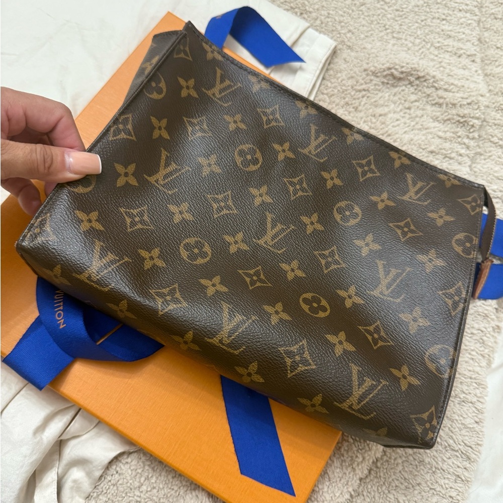 Louis Vuitton Monogram Canvas Messenger Bag